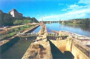 L'entrée du Canal latéral à Castets en Dorthe (cliquez pour voir un agrandissement)