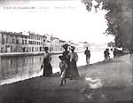 Promenade à la Belle Epoque sur le quai du port